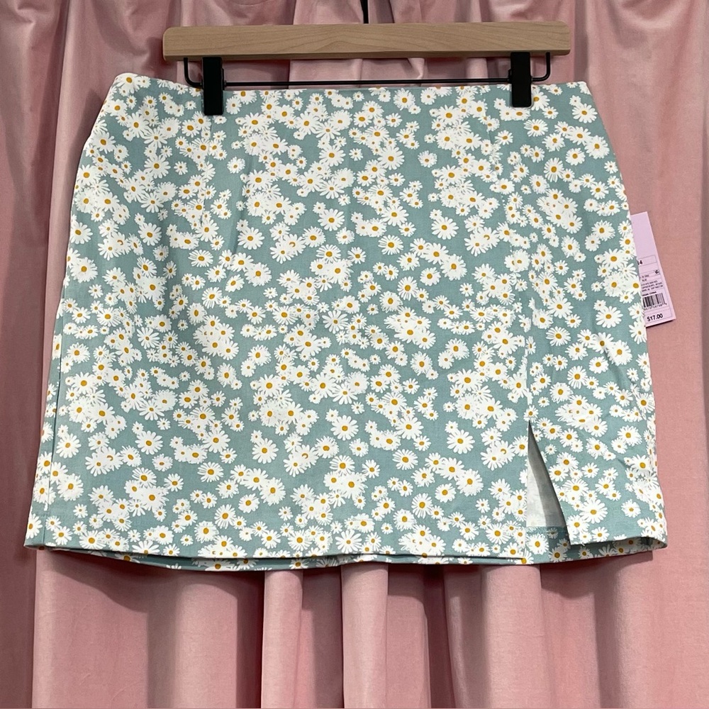 🌼NWT Wild Fable daisy mini skirt
